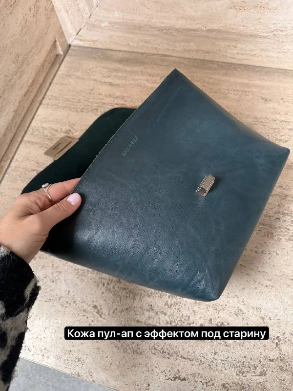 Кожаная сумка Флора из натуральной кожи в зеленом цвете — фото 6